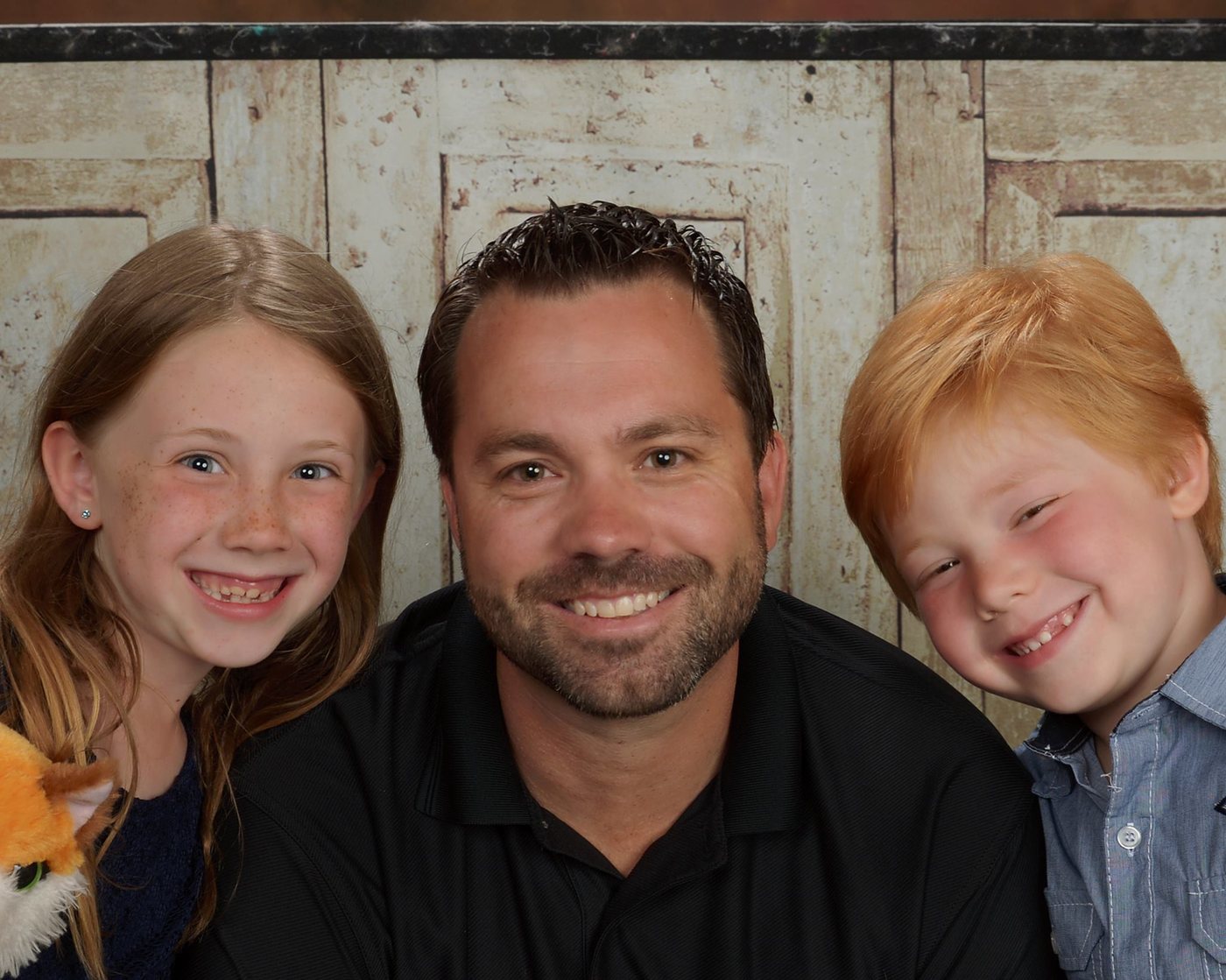 Eric Peterson with his kids — the Lending Dad